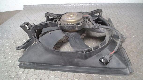 Foto: ELEKTROLÜFTER eines Volvo V40 1.8 Style