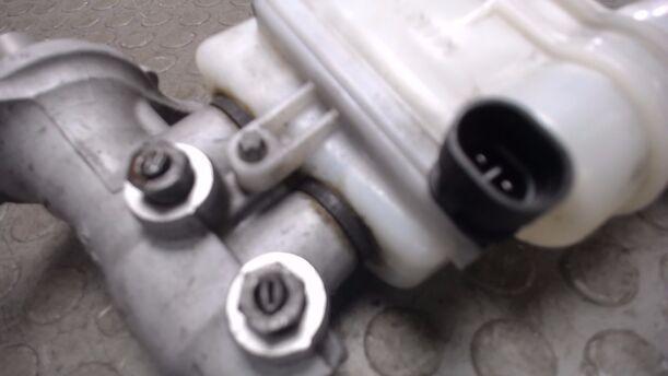 Foto: HAUPTBREMSZYLINDER eines Ford Ka 1.2 Style