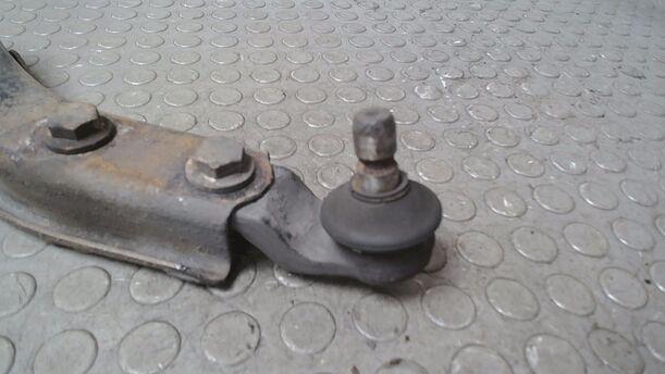 Foto: QUERLENKER LINKS eines Opel Corsa Style