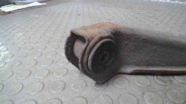 Foto: QUERLENKER LINKS eines Opel Corsa Style