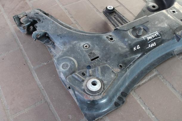 Foto: VORDERACHSTRÄGER / ACHSE CORN eines Nissan Micra 1.5 dCi Style