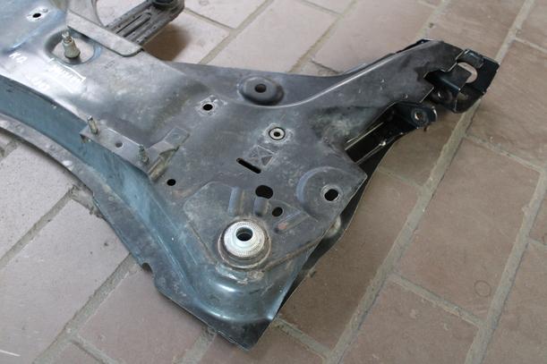 Foto: VORDERACHSTRÄGER / ACHSE CORN eines Nissan Micra 1.5 dCi Style
