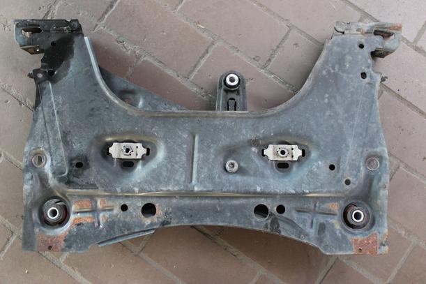 Foto: VORDERACHSTRÄGER / ACHSE CORN eines Nissan Micra 1.5 dCi Style