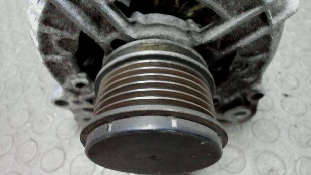Foto: LICHTMASCHINE / GENERATOR ( 120A ) eines VW Sharan 1.8 5V Turbo Style