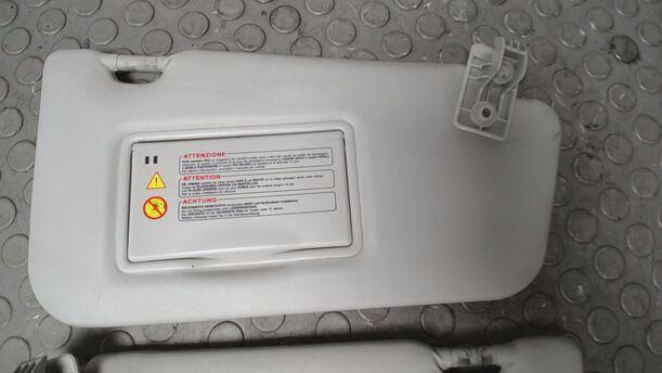 Foto: SONNENBLENDEN eines Nissan Micra 1.5 dCi Style