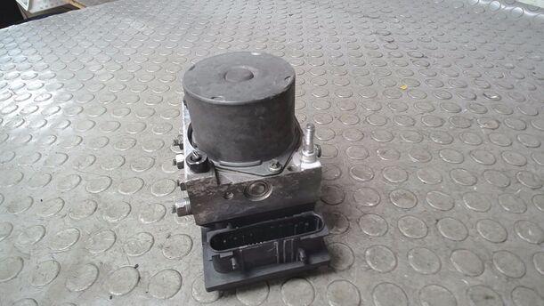 Foto: HAUTBREMSAGGREGAT ABS eines Nissan Micra 1.5 dCi Style
