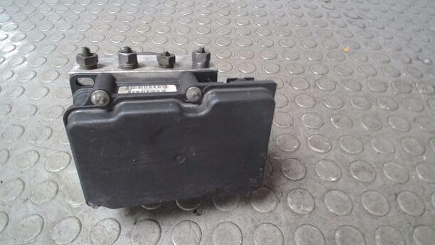 Foto: HAUTBREMSAGGREGAT ABS eines Nissan Micra 1.5 dCi Style