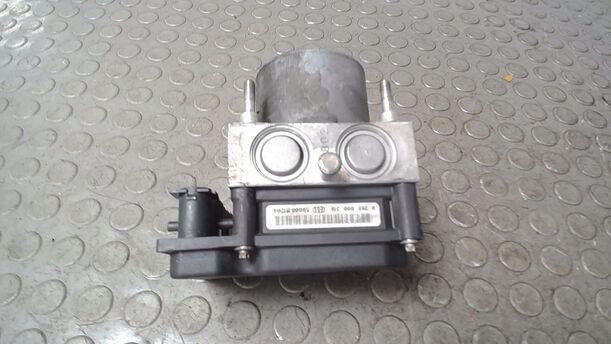 Foto: HAUTBREMSAGGREGAT ABS eines Nissan Micra 1.5 dCi Style