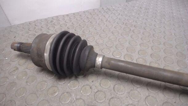 Foto: ANTRIEBSWELLE LINKS eines Ford Ka 1.2 Style