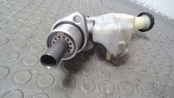 Foto: HAUPTBREMSZYLINDER eines Nissan Micra 1.5 dCi Style