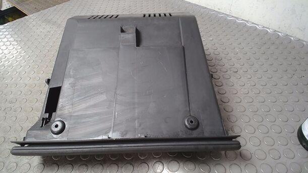 Foto: HANDSCHUFACH eines Opel Corsa Style