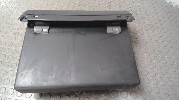 Foto: HANDSCHUFACH eines Opel Corsa Style