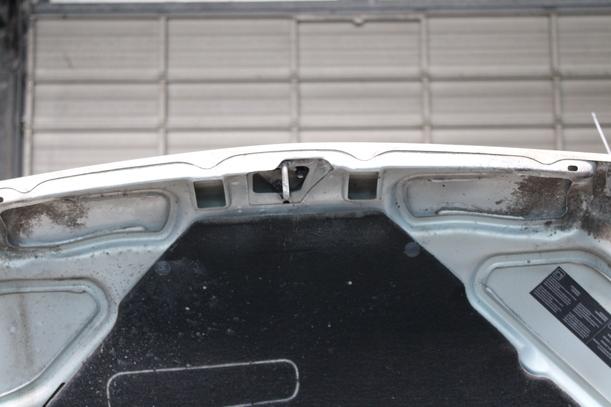 Foto: MOTORHAUBE eines Renault Twingo 1.2 Style