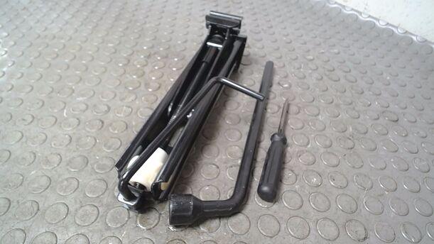 Foto: WAGENHEBER / BORDWERKZEUG eines Opel Corsa Style