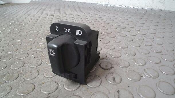 Foto: LICHTSCHALTER eines Opel Corsa Style