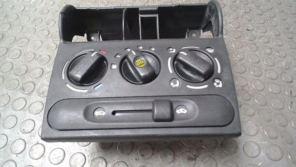 Foto: HEIZUNGSBETÄTIGUNG MIT GEHÄUSE eines Opel Corsa Style