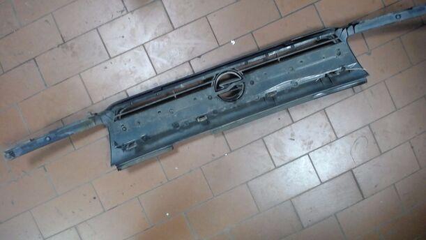 Foto: KÜHLERGRILL eines Opel Astra Style