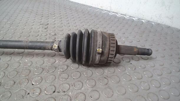 Foto: ANTRIEBSWELLE VORNE LINKS eines Opel Corsa Style