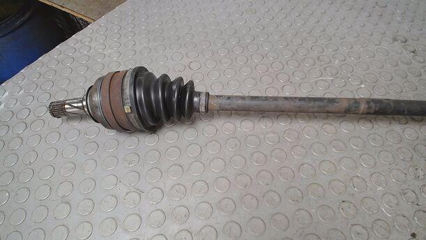 Foto: ANTRIEBSWELLE VORNE LINKS eines Opel Corsa Style