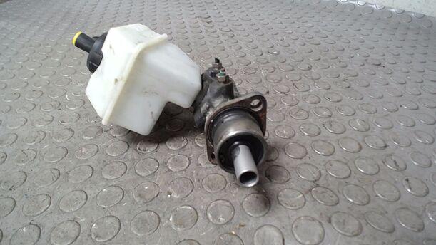 Foto: HAUPTBREMSZYLINDER eines Renault Twingo 1.2 Style