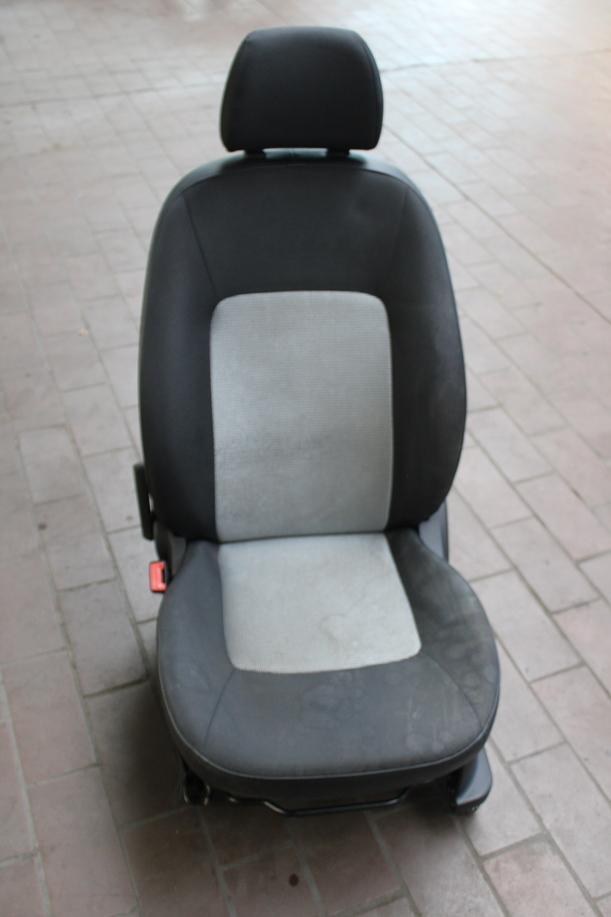 Foto: SITZ VORN LINKS / FAHRERSITZ eines Hyundai i10 1.1 Style