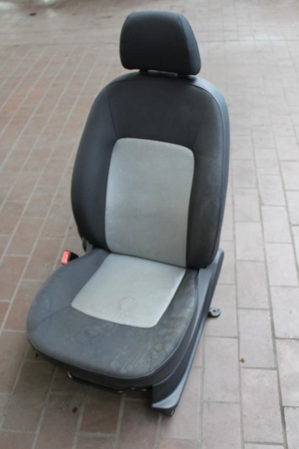Foto: SITZ VORN LINKS / FAHRERSITZ eines Hyundai i10 1.1 Style