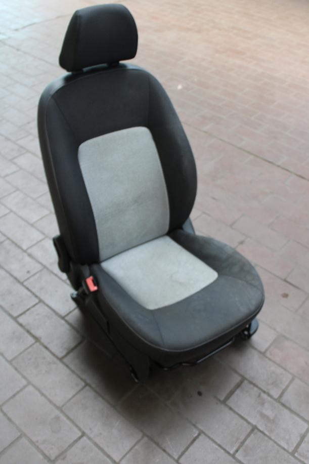 Foto: SITZ VORN LINKS / FAHRERSITZ eines Hyundai i10 1.1 Style