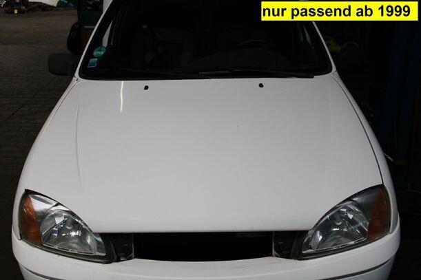 Foto: MOTORHAUBE eines Ford Fiesta Courier Style