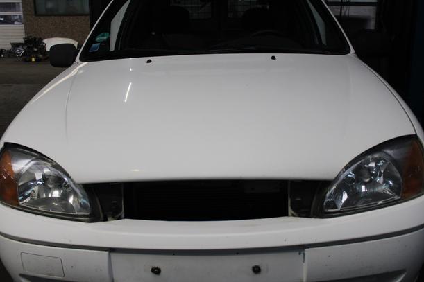 Foto: MOTORHAUBE eines Ford Fiesta Courier Style