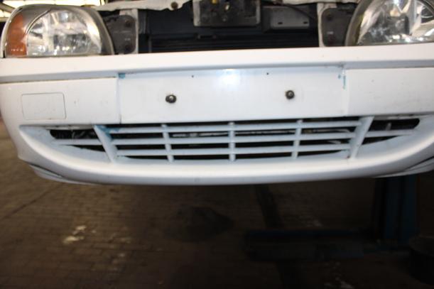 Foto: STOSSFÄNGER / STOSSSTANGE VORNE eines Ford Fiesta Courier Style