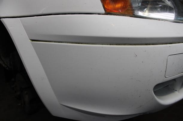 Foto: STOSSFÄNGER / STOSSSTANGE VORNE eines Ford Fiesta Courier Style