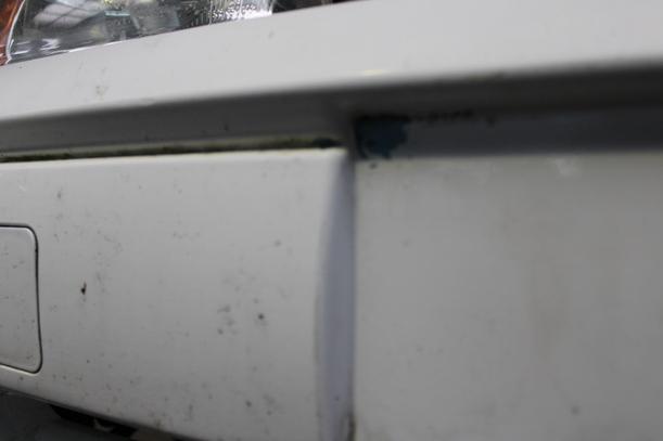 Foto: STOSSFÄNGER / STOSSSTANGE VORNE eines Ford Fiesta Courier Style