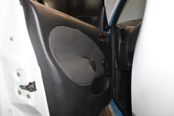 Foto: TÜR VORNE LINKS eines Ford Fiesta Courier Style