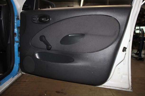 Foto: TÜR VORNE RECHTS eines Ford Fiesta Courier Style