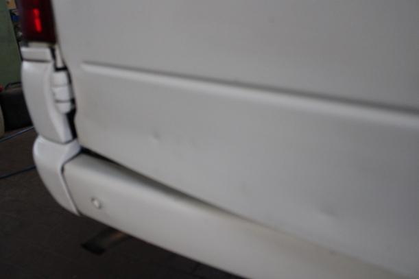 Foto: HECKTÜRFLÜGEL LINKS eines Ford Fiesta Courier Style