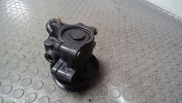 Foto: LENKGETRIEBEPUMPE / SERVOPUMPE eines Ford Fiesta Courier Style