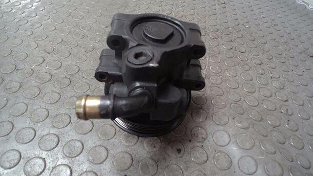 Foto: LENKGETRIEBEPUMPE / SERVOPUMPE eines Ford Fiesta Courier Style