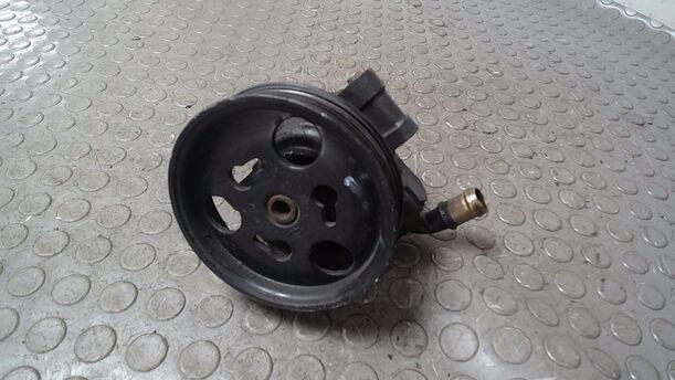 Foto: LENKGETRIEBEPUMPE / SERVOPUMPE eines Ford Fiesta Courier Style