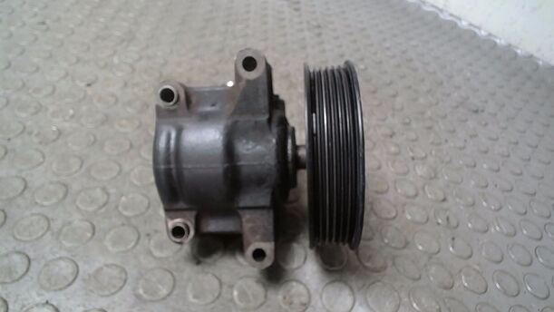Foto: LENKGETRIEBEPUMPE / SERVOPUMPE eines Ford Fiesta Courier Style