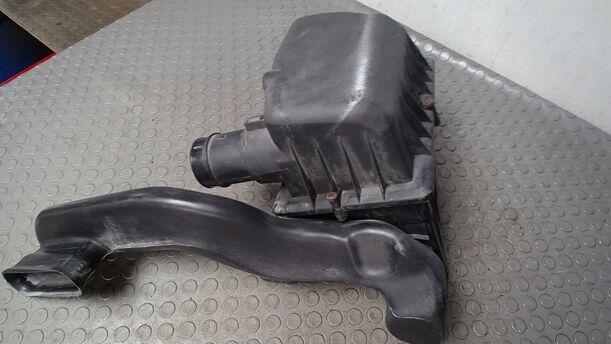 Foto: LUFTFILTERKASTEN eines Ford Fiesta Courier Style