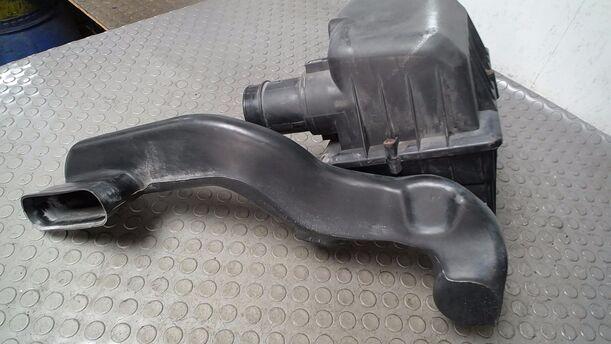 Foto: LUFTFILTERKASTEN eines Ford Fiesta Courier Style