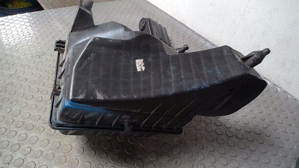 Foto: LUFTFILTERKASTEN eines Ford Fiesta Courier Style