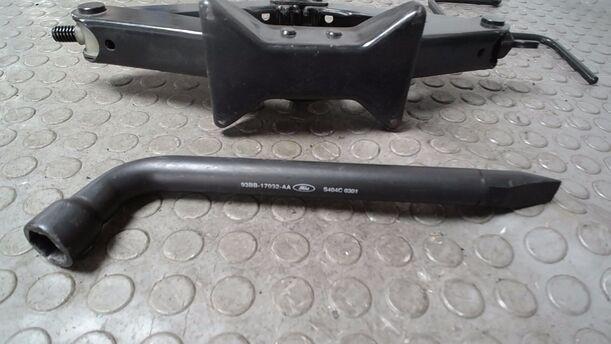 Foto: WAGENHEBER / BORDWERKZEUG eines Ford Fiesta Courier Style