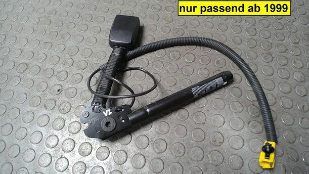 Foto: GURTSTRAFFER VORNE LINKS eines Ford Fiesta Courier Style