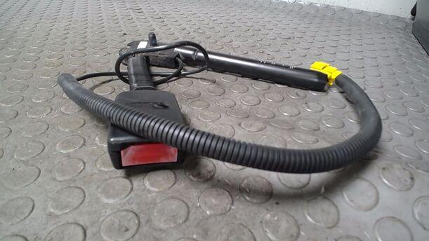 Foto: GURTSTRAFFER VORNE LINKS eines Ford Fiesta Courier Style