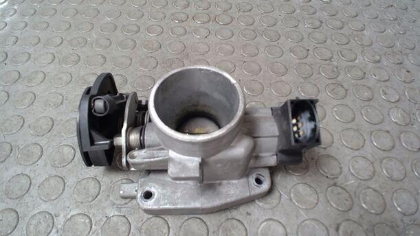 Foto: DROSSELKLAPPENSTUTZEN eines Ford Fiesta Courier Style