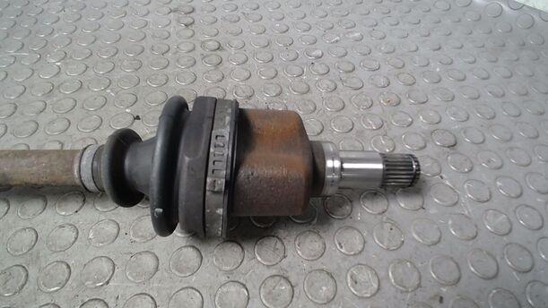 Foto: ANTRIEBSWELLE LINKS eines Ford Fiesta Courier Style
