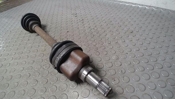 Foto: ANTRIEBSWELLE LINKS eines Ford Fiesta Courier Style