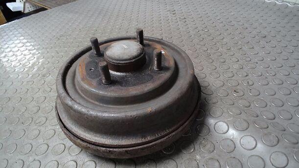 Foto: RADNABE HINTEN LINKS eines Ford Fiesta Courier Style
