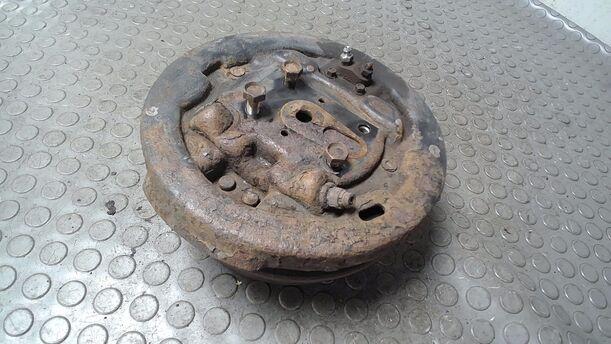 Foto: RADNABE HINTEN LINKS eines Ford Fiesta Courier Style